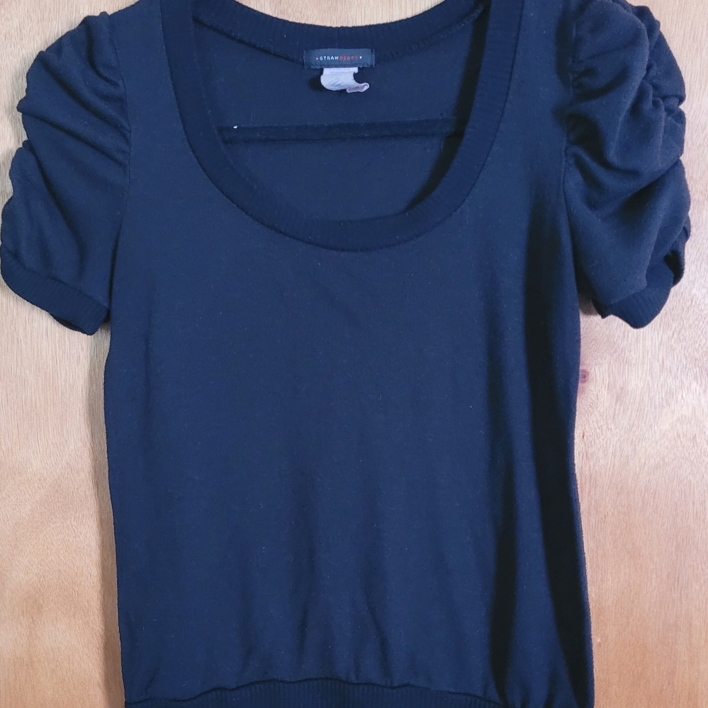Black short sleeve sweater